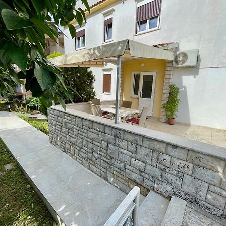 Apartments Lori Poreč Exteriör bild