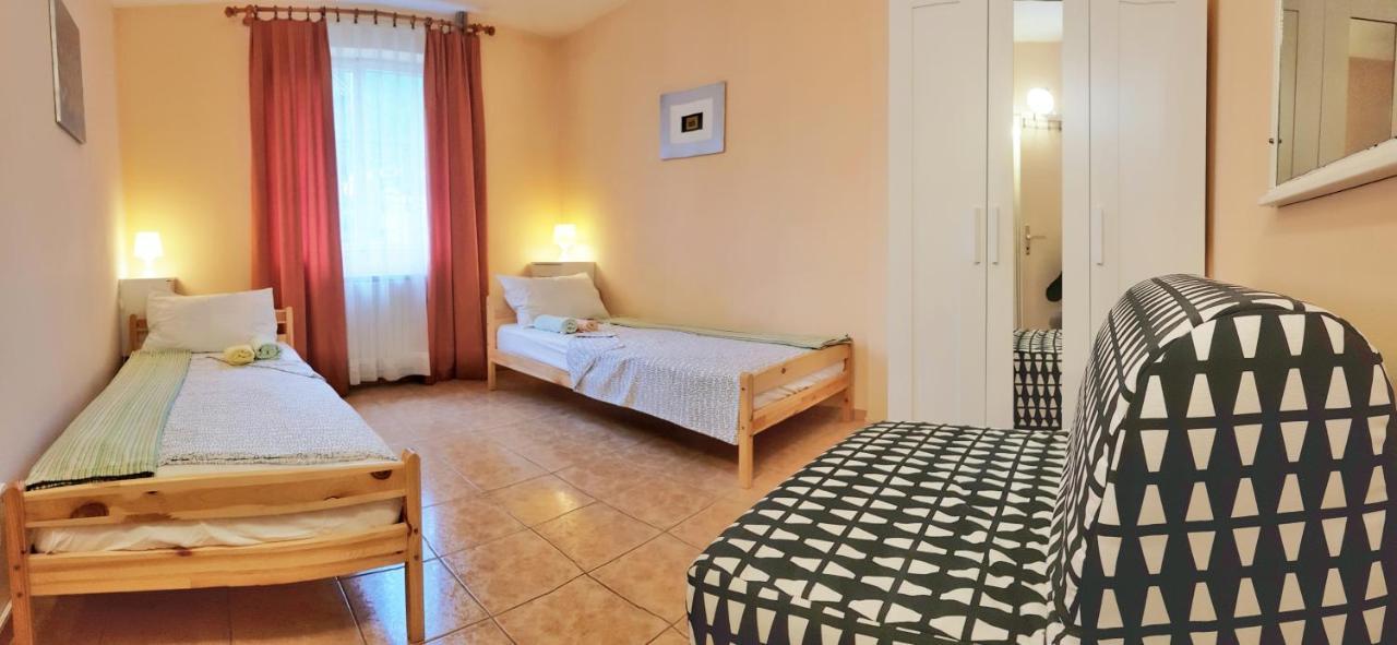 Apartments Lori Poreč Exteriör bild
