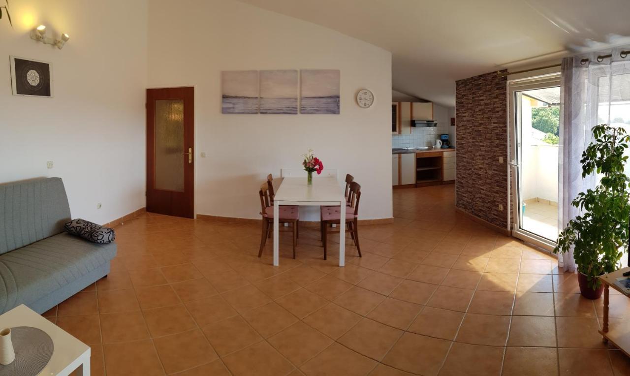 Apartments Lori Poreč Exteriör bild
