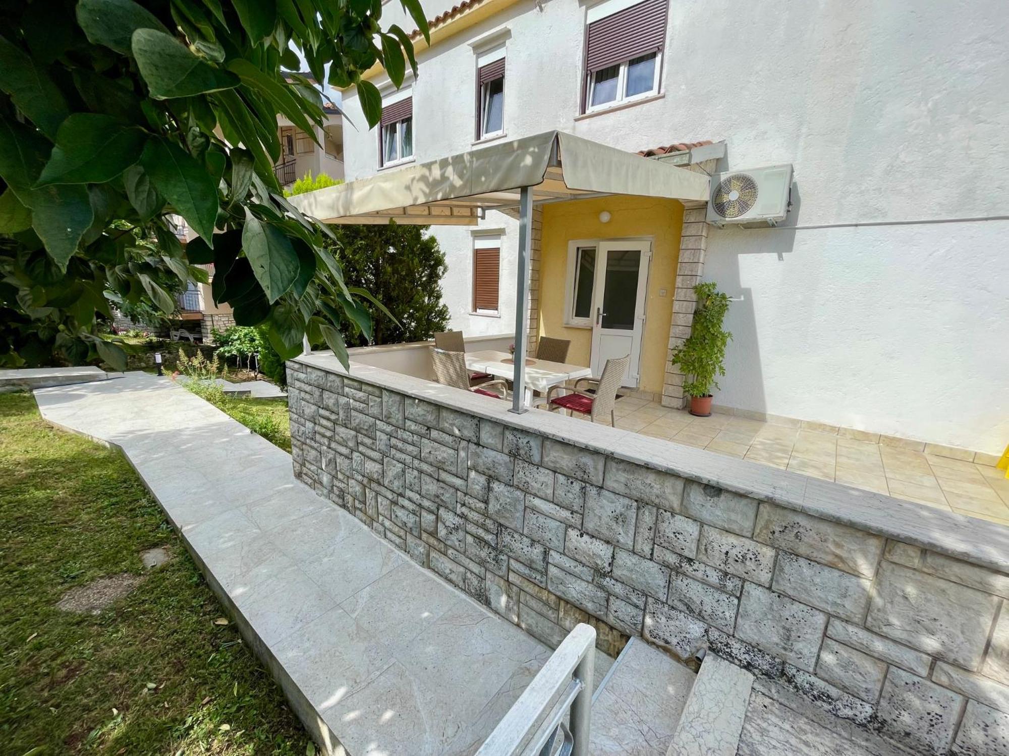 Apartments Lori Poreč Exteriör bild